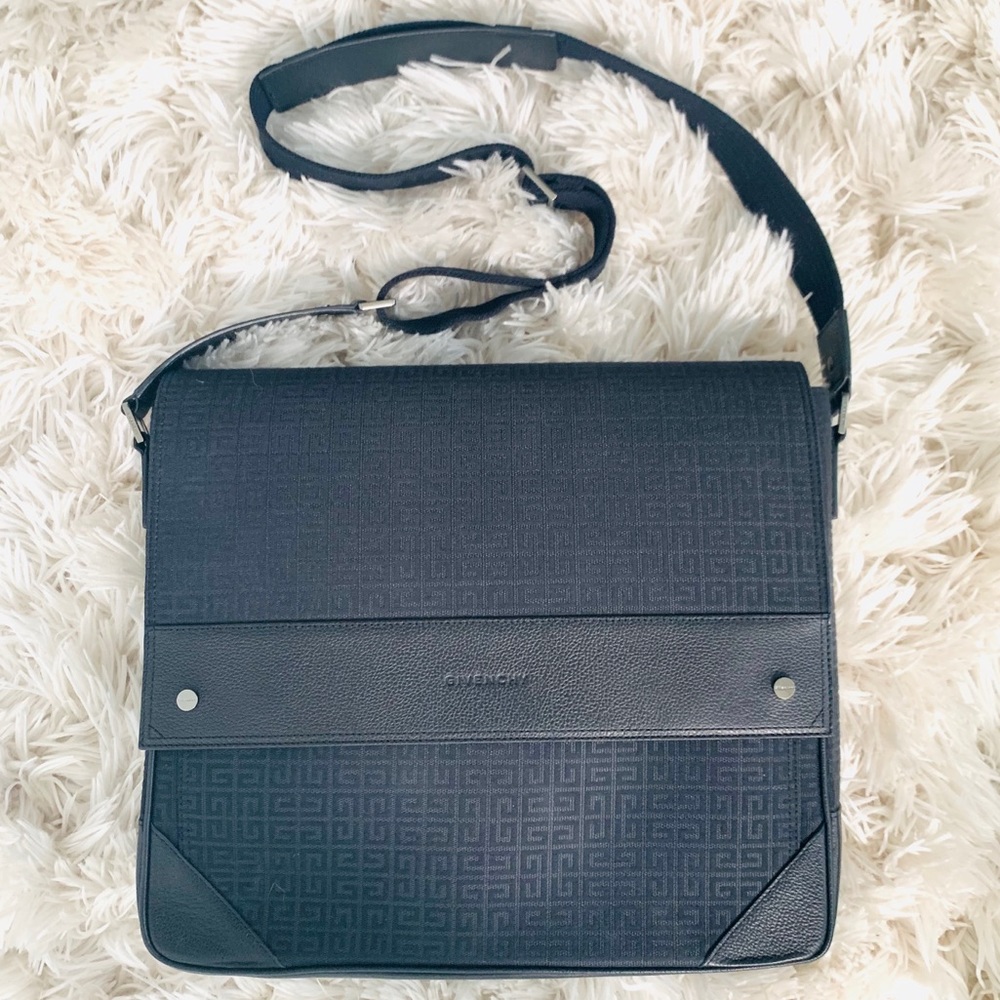 GIVENCHY Messenger Bag G logo